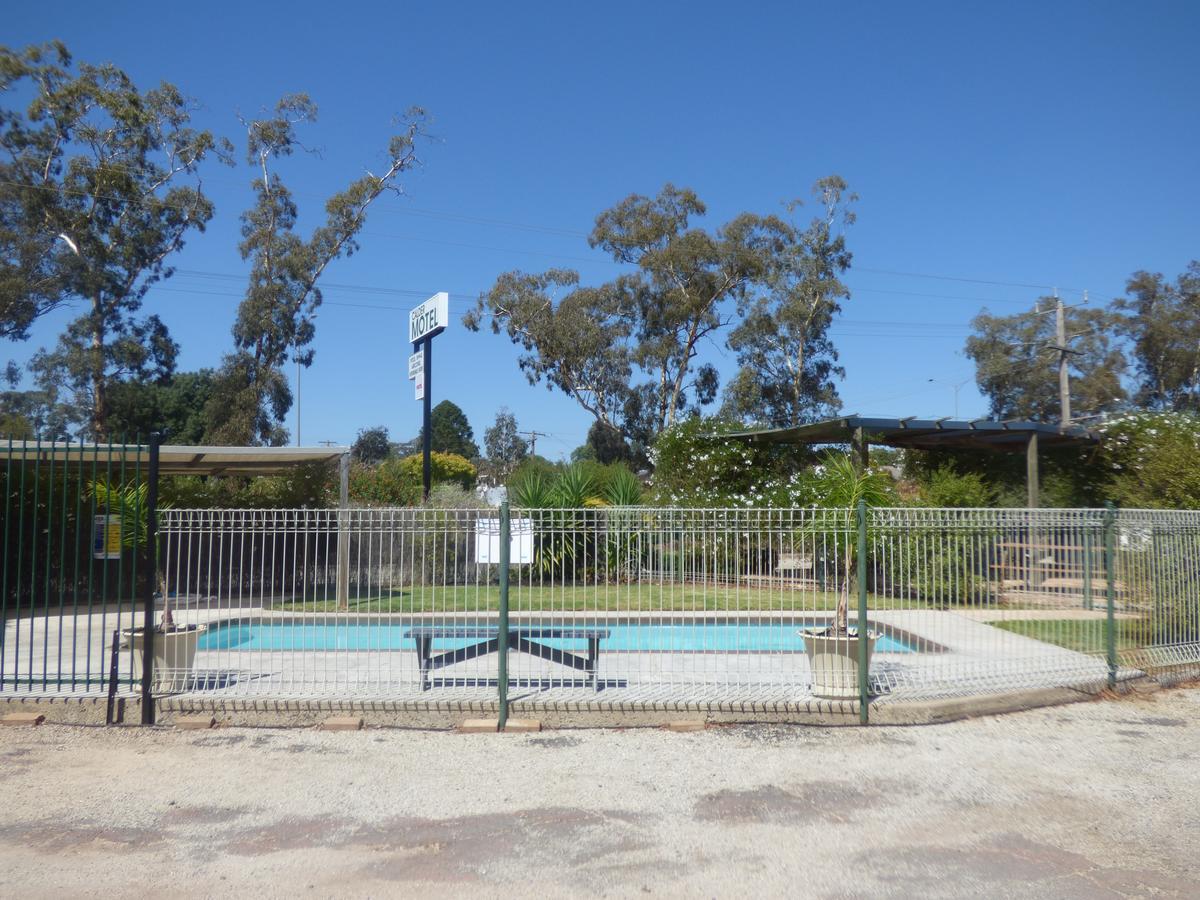 Calder Family Motel Bendigo Kültér fotó